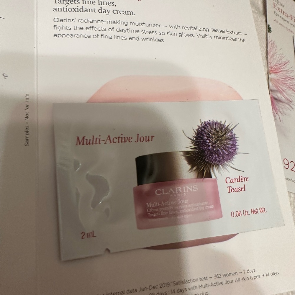 Five Clarins samples - Picture 2 of 5